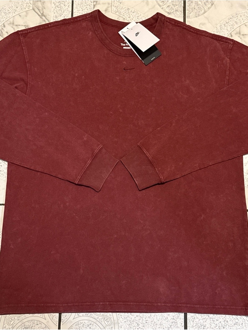 New Nike Sportswear Premium Essentials LS T-Shirt Red Mens Size Large HV0127-619